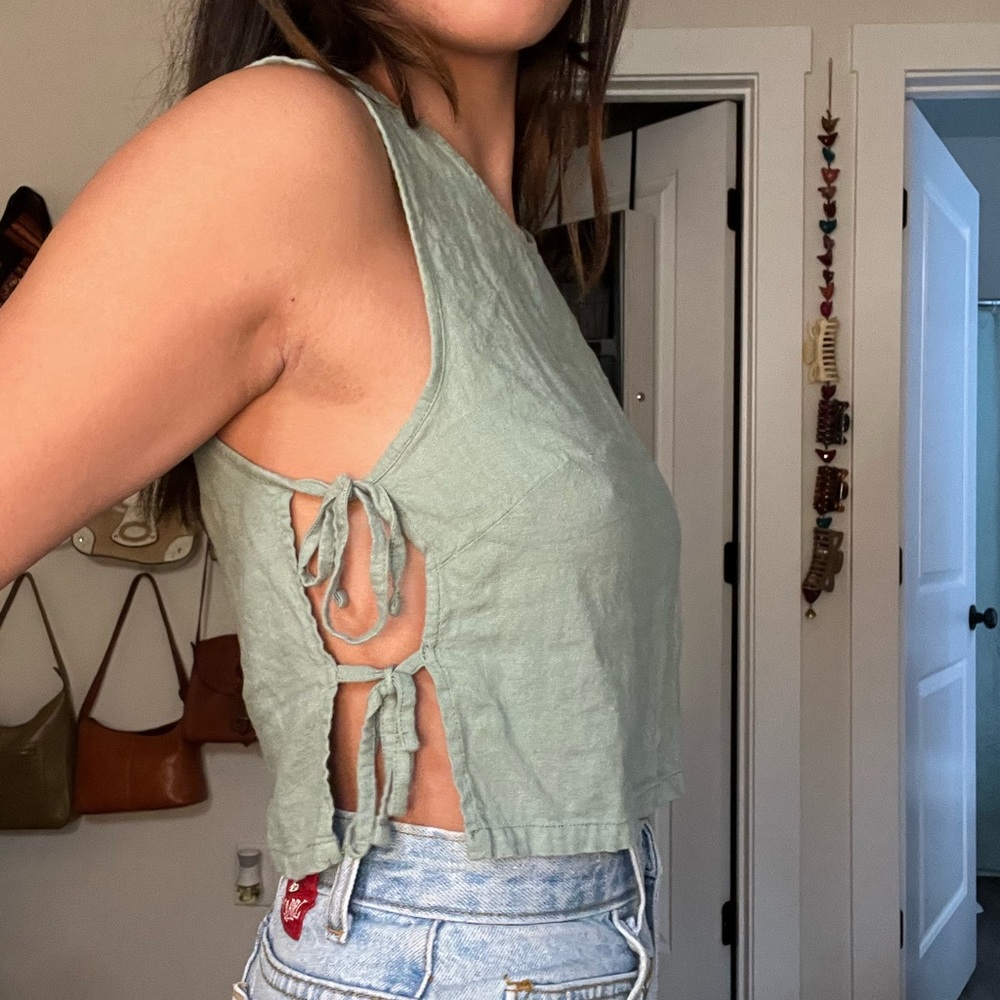 Side tie crop top